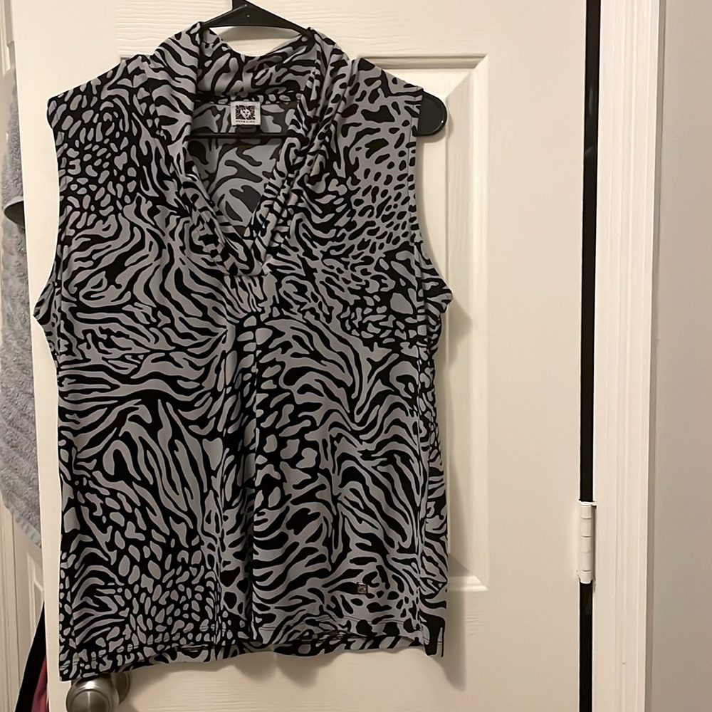 Large stretch sleeveless blouse